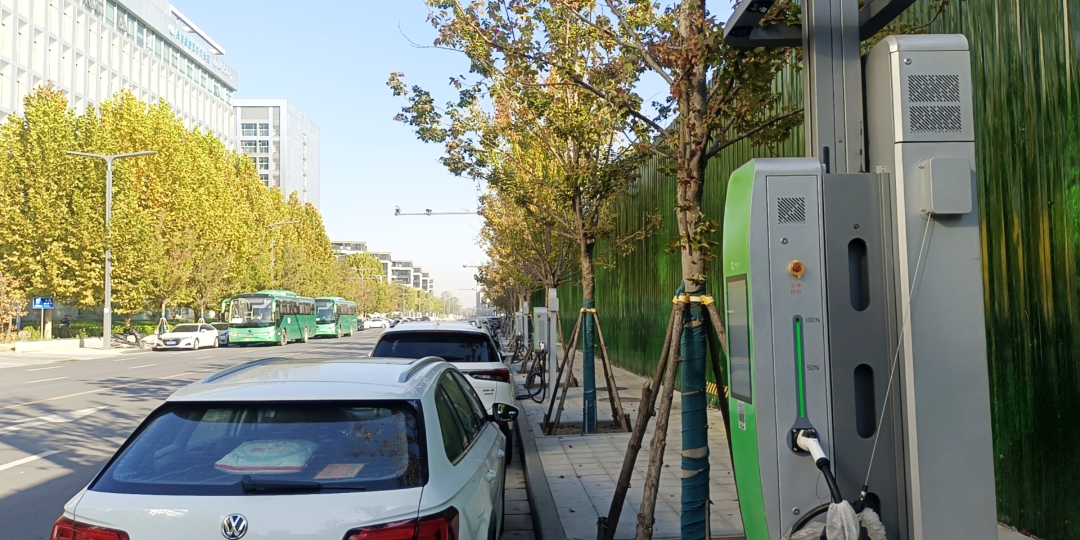 揭秘 | 為何大力投建青青儲充街邊站，華體科技這樣說→